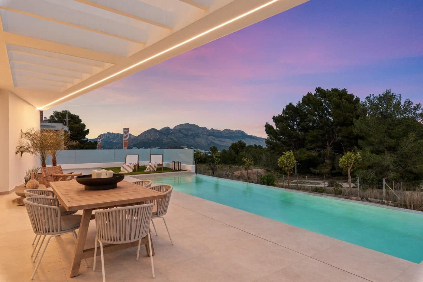 Chalet de 3 habitaciones en Polop en venta con piscina - 860.000 € (Ref: 9514444)