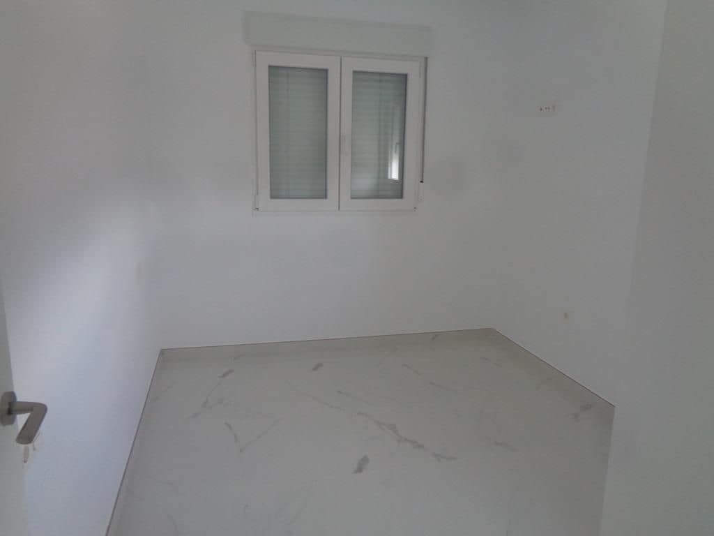 Chalet de 4 habitaciones en Pinoso en venta con piscina - 423.000 € (Ref: 9514459)