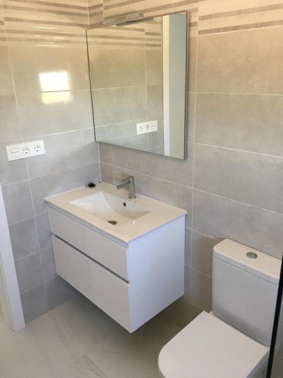 3 bedroom Villa for sale in Pinoso with pool - € 332,000 (Ref: 9514462)