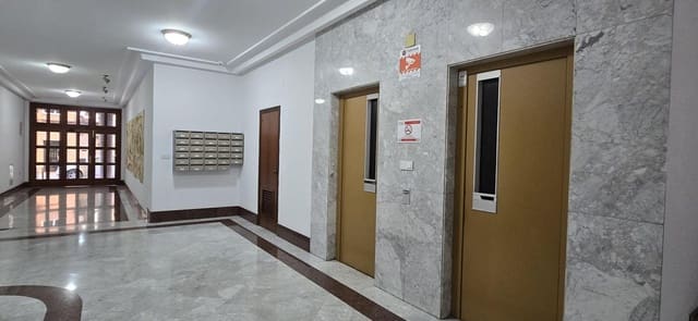 Apartamento de 4 habitaciones en Centro, Torrevieja en venta - 299.000 € (Ref: 9514481)