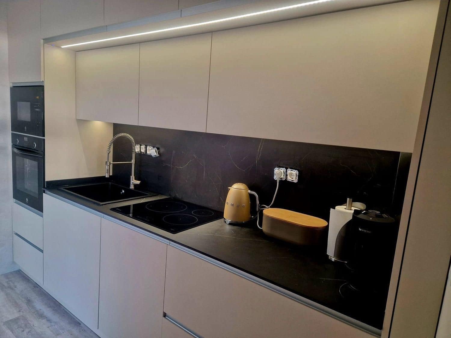 Apartamento de 3 habitaciones en Torrevieja en venta con piscina - 295.000 € (Ref: 9514492)