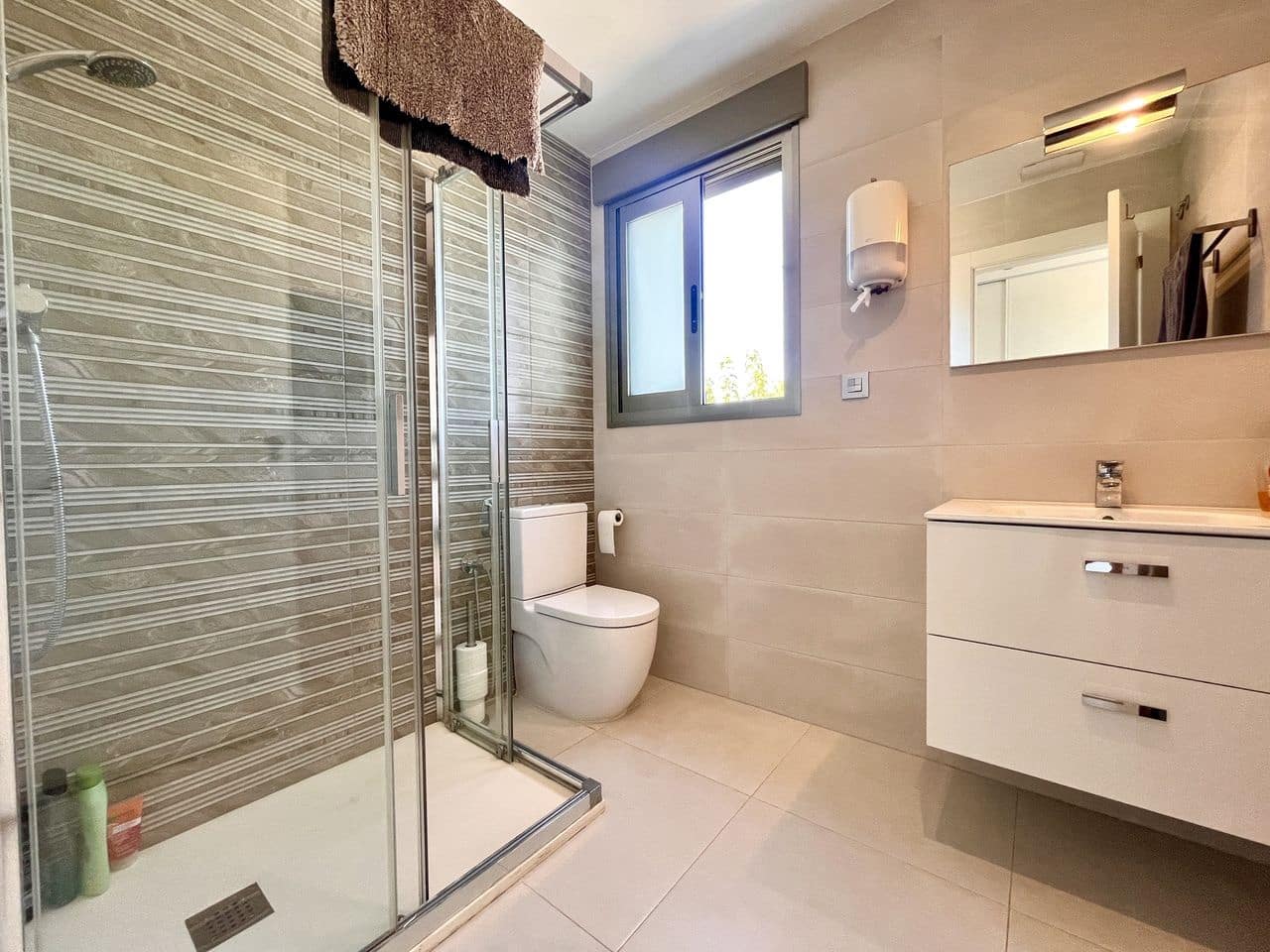 4 bedroom Villa for sale in Torre de la Horadada - € 599,000 (Ref: 9514497)