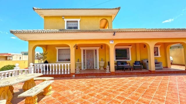 6 sypialnia Willa na sprzedaż w Centro, Torrevieja - 617 000 € (Ref: 9514512)