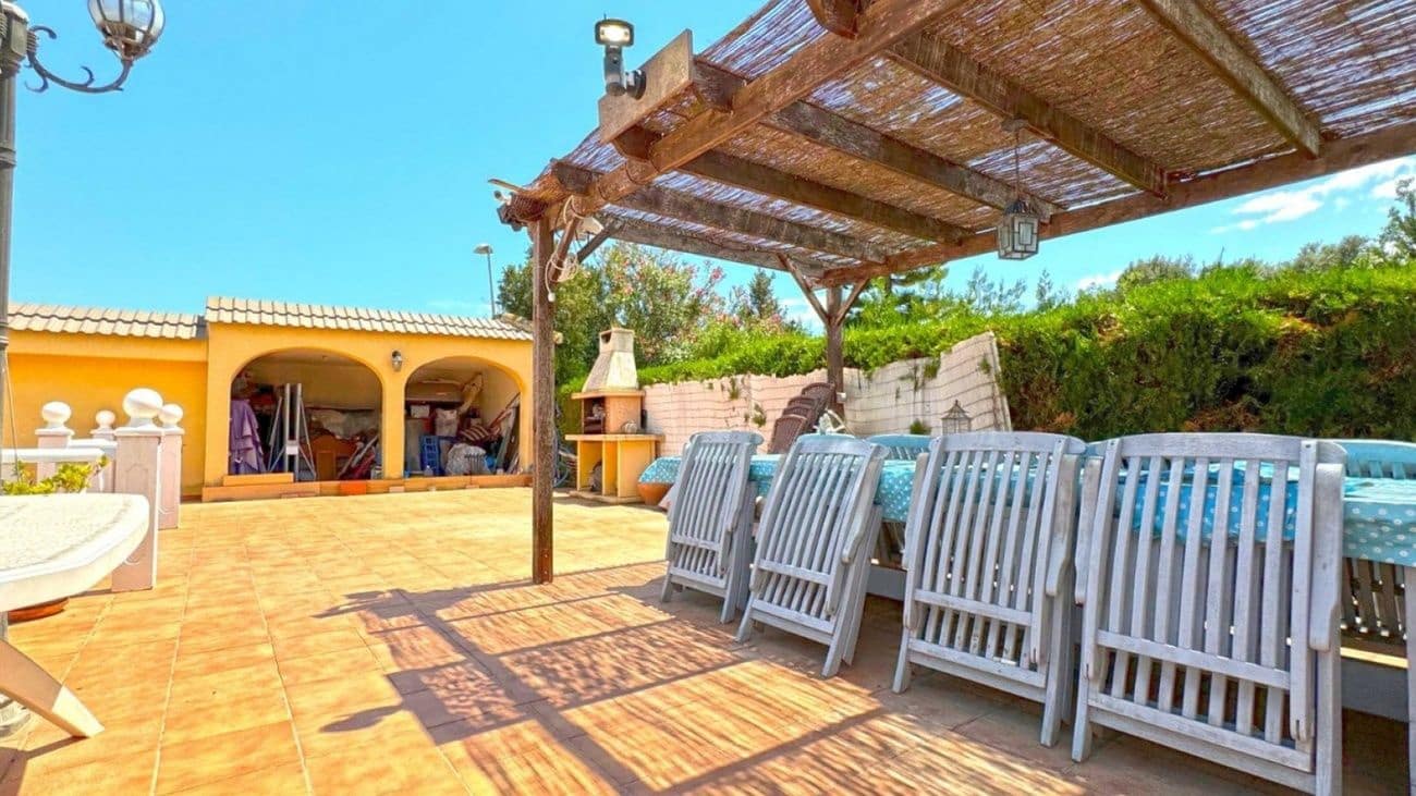 6 bedroom Villa for sale in Torrevieja - € 617,000 (Ref: 9514512)