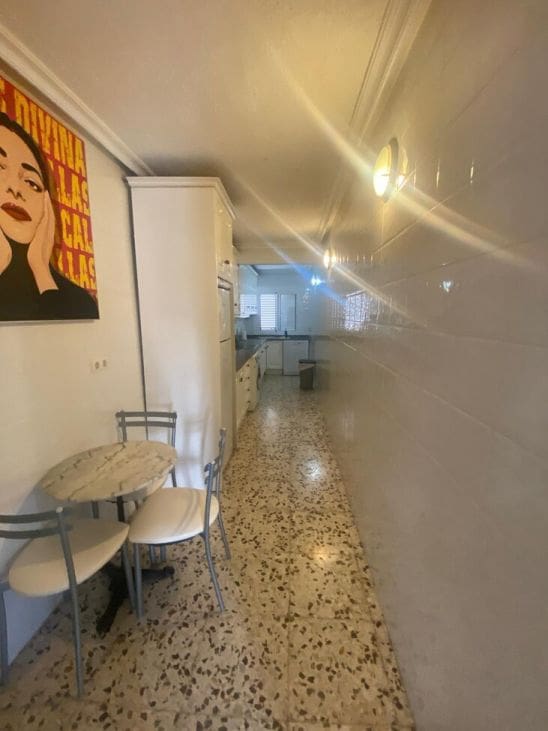 5 bedroom Villa for sale in La Siesta with pool - € 350,000 (Ref: 9514523)