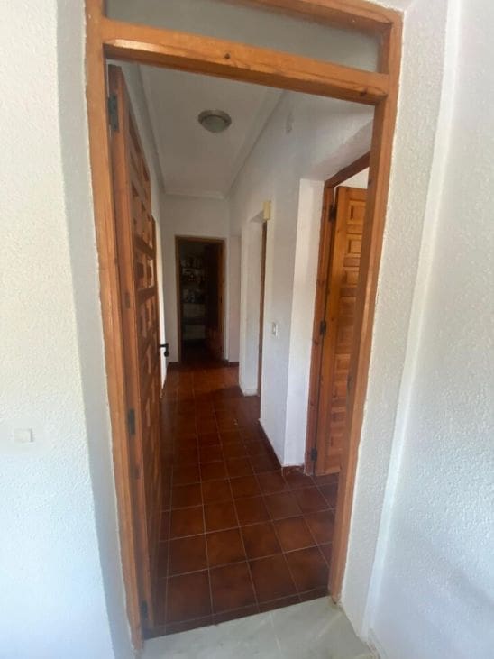 5 bedroom Villa for sale in La Siesta with pool - € 350,000 (Ref: 9514523)