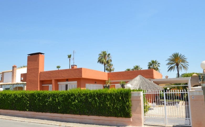 4 bedroom Villa for sale in La Veleta with garage - € 675,000 (Ref: 9514571)