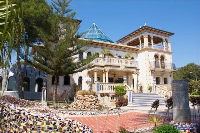 5 bedroom Villa for sale in Villamartin, Orihuela with garage - € 3,200,000 (Ref: 9514578)