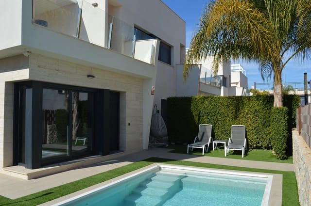 3 soveværelse Villa til salg i Torre de la Horadada, Pilar de la Horadada med swimmingpool - € 459.000 (Ref: 9515191)
