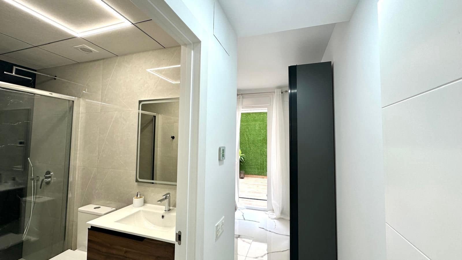 Apartamento de 2 habitaciones en Torrevieja en venta - 250.000 € (Ref: 9515205)