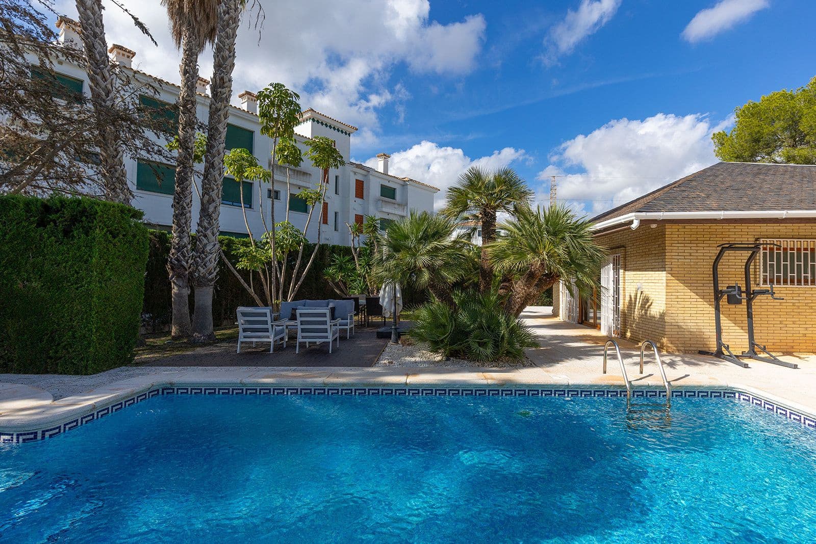 5 bedroom Villa for sale in Filipinas - € 670,000 (Ref: 9515207)