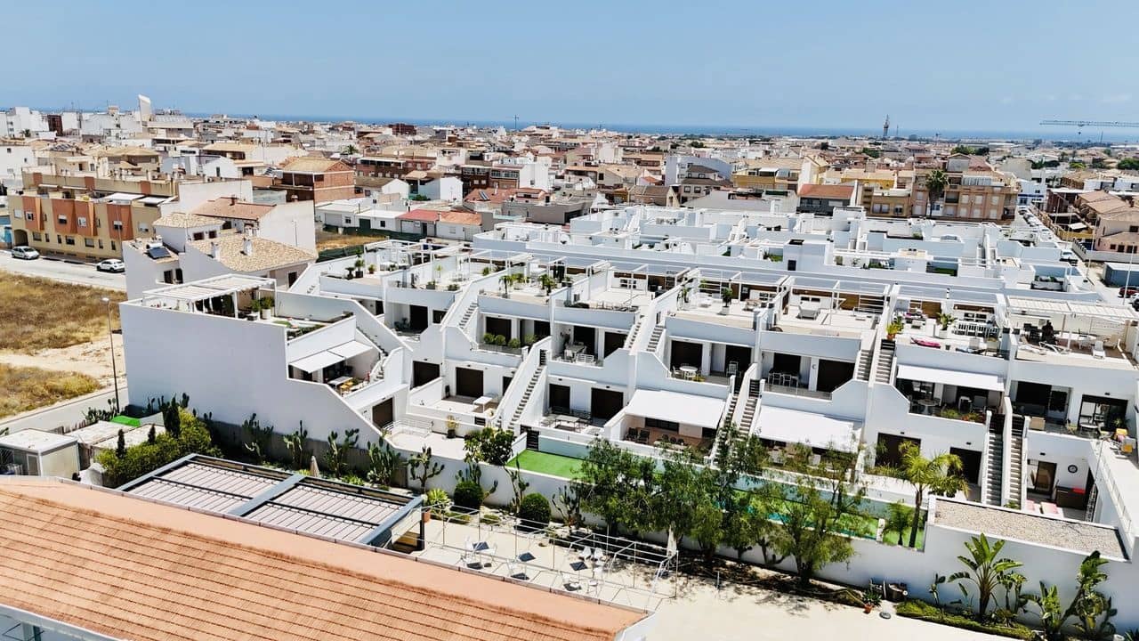 2 bedroom Apartment for sale in Pilar de la Horadada - € 224,000 (Ref: 9515227)