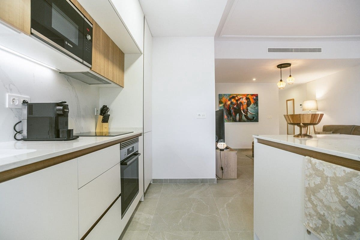 2 soveværelse Lejlighed til salg i Torrevieja med garage - € 290.000 (Ref: 9515251)