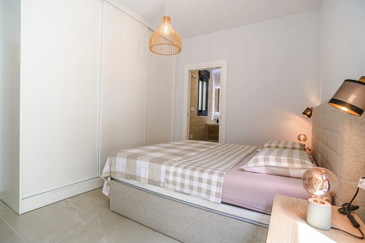 2 soveværelse Lejlighed til salg i Torrevieja med garage - € 290.000 (Ref: 9515251)