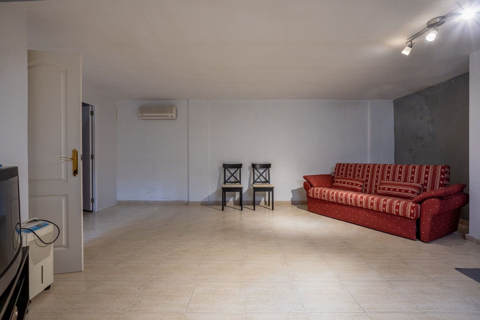 2 bedroom Villa for sale in Guardamar del Segura with garage - € 299,900 (Ref: 9515290)