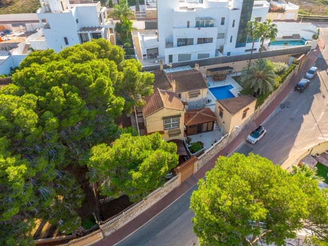 Chalet de 4 habitaciones en La Siesta, Torrevieja en venta con piscina - 490.000 € (Ref: 9515325)