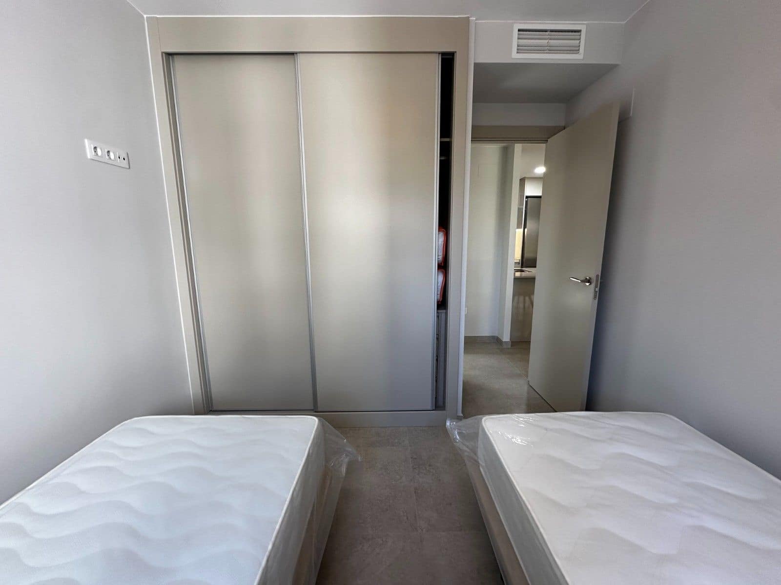 2 soverom Leilighet til salgs i La Zenia med svømmebasseng garasje - € 420 000 (Ref: 9515331)