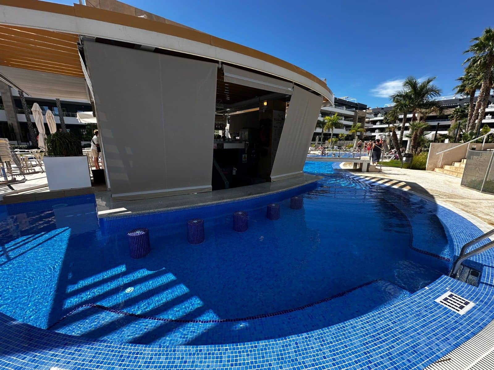 2 soverom Leilighet til salgs i La Zenia med svømmebasseng garasje - € 420 000 (Ref: 9515331)