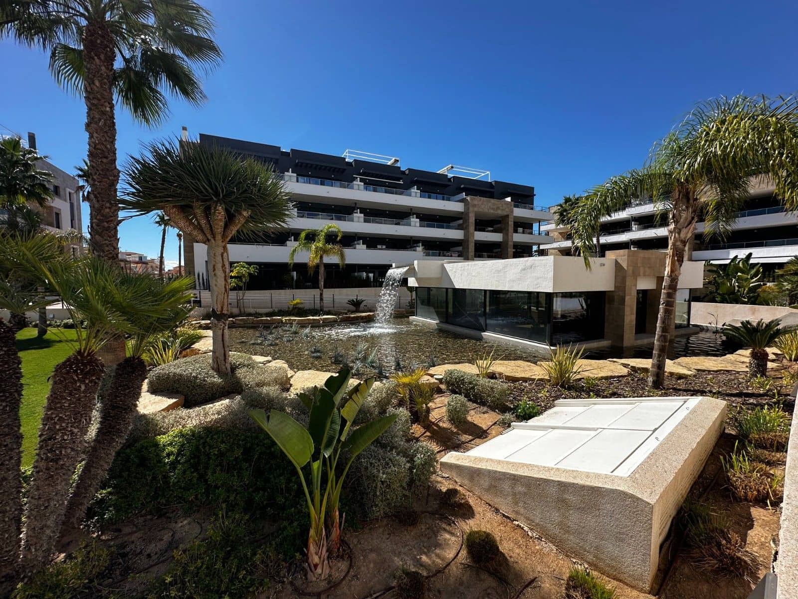 2 soverom Leilighet til salgs i La Zenia med svømmebasseng garasje - € 420 000 (Ref: 9515331)