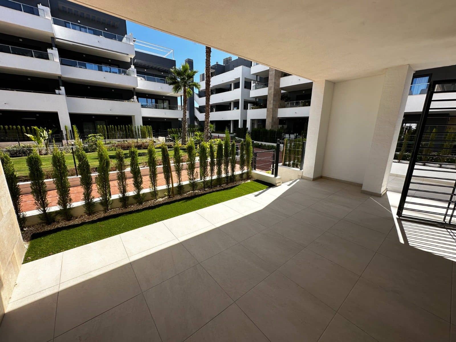 2 soverom Leilighet til salgs i La Zenia med svømmebasseng garasje - € 420 000 (Ref: 9515331)