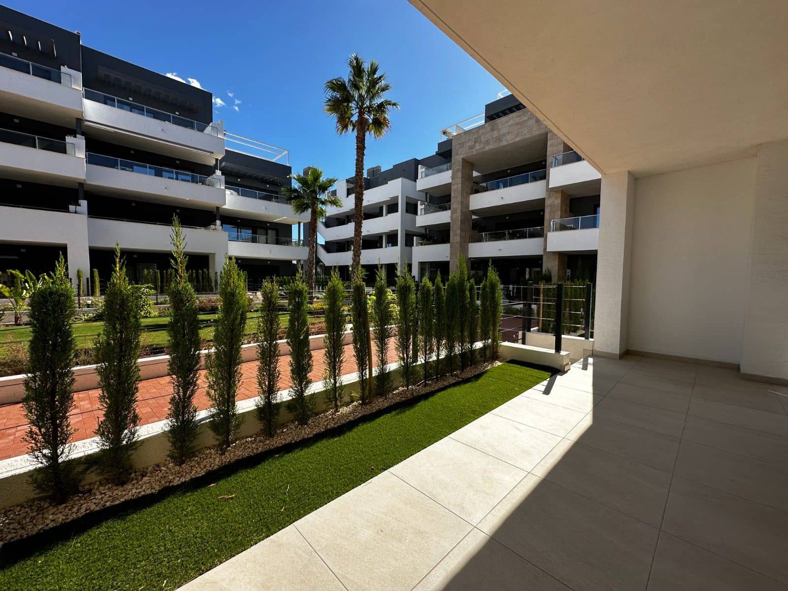 2 soverom Leilighet til salgs i La Zenia med svømmebasseng garasje - € 420 000 (Ref: 9515331)