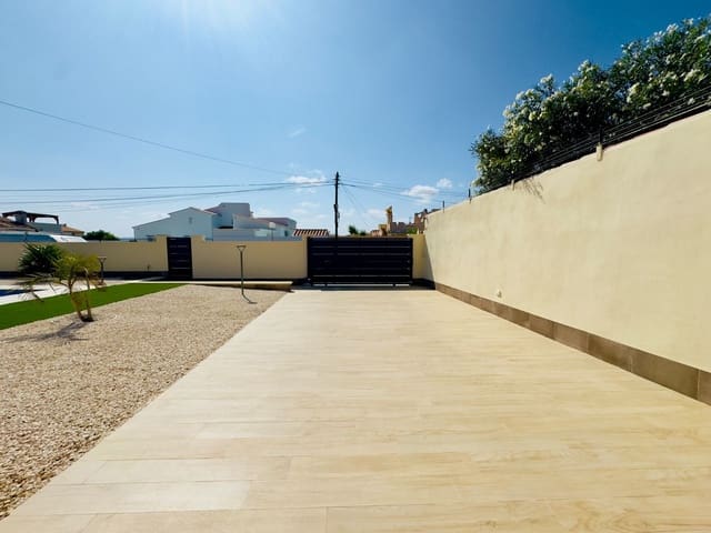 4 Zimmer Villa zu verkaufen in El Chaparral - La Siesta - La Torreta, Torrevieja mit Pool Garage - 780.000 € (Ref: 9515333)