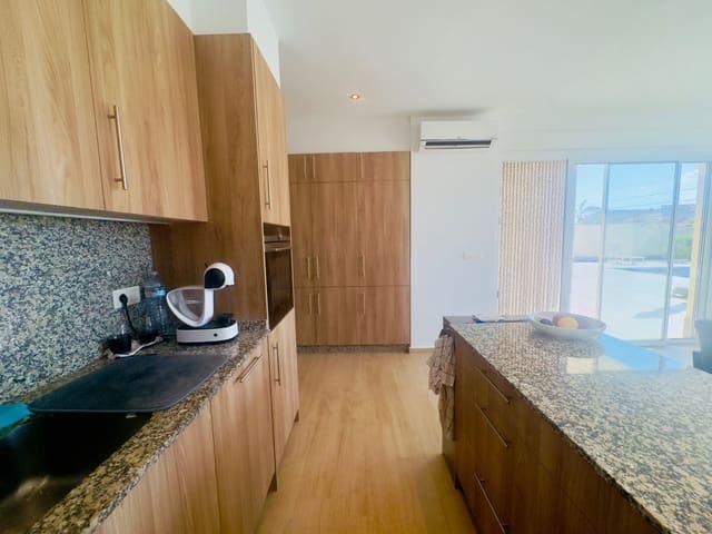 4 Zimmer Villa zu verkaufen in El Chaparral - La Siesta - La Torreta, Torrevieja mit Pool Garage - 780.000 € (Ref: 9515333)