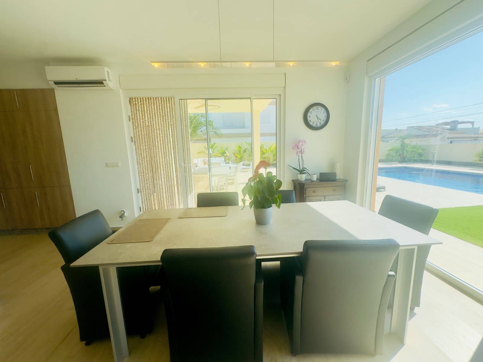 4 sovrum Villa till salu i Torrevieja med pool garage - 780 000 € (Ref: 9515333)