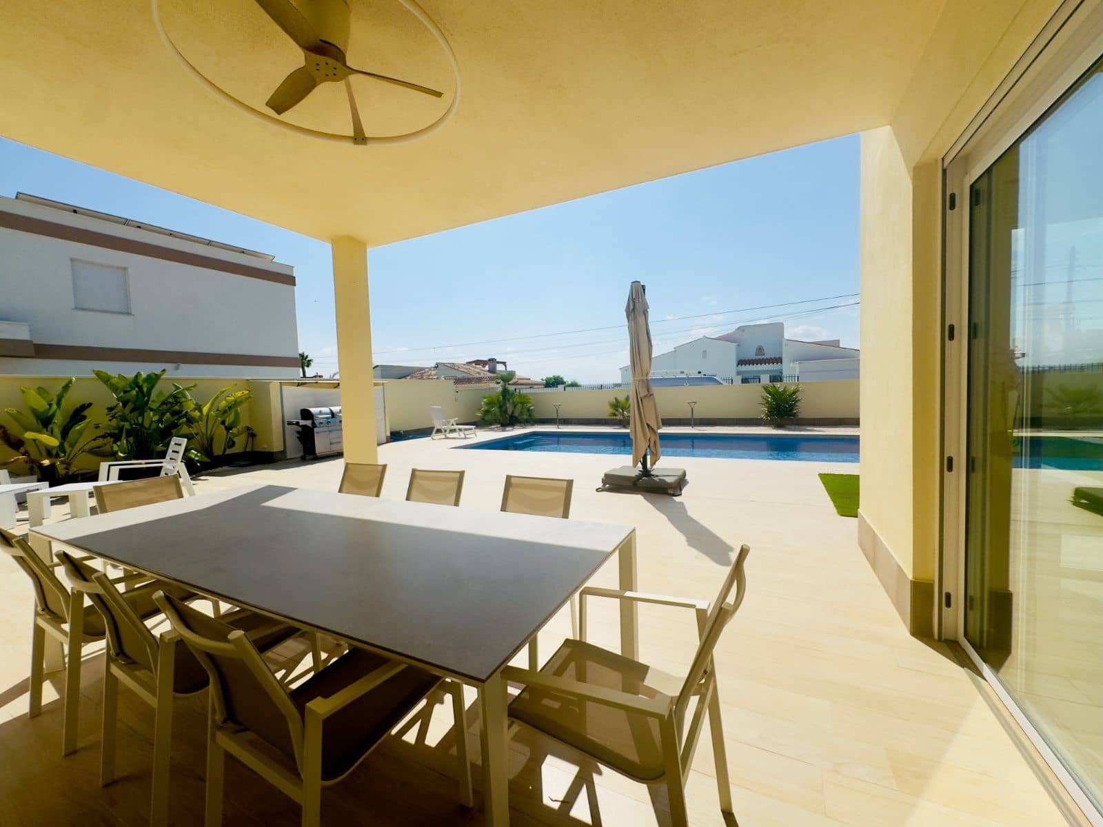 4 sovrum Villa till salu i Torrevieja med pool garage - 780 000 € (Ref: 9515333)