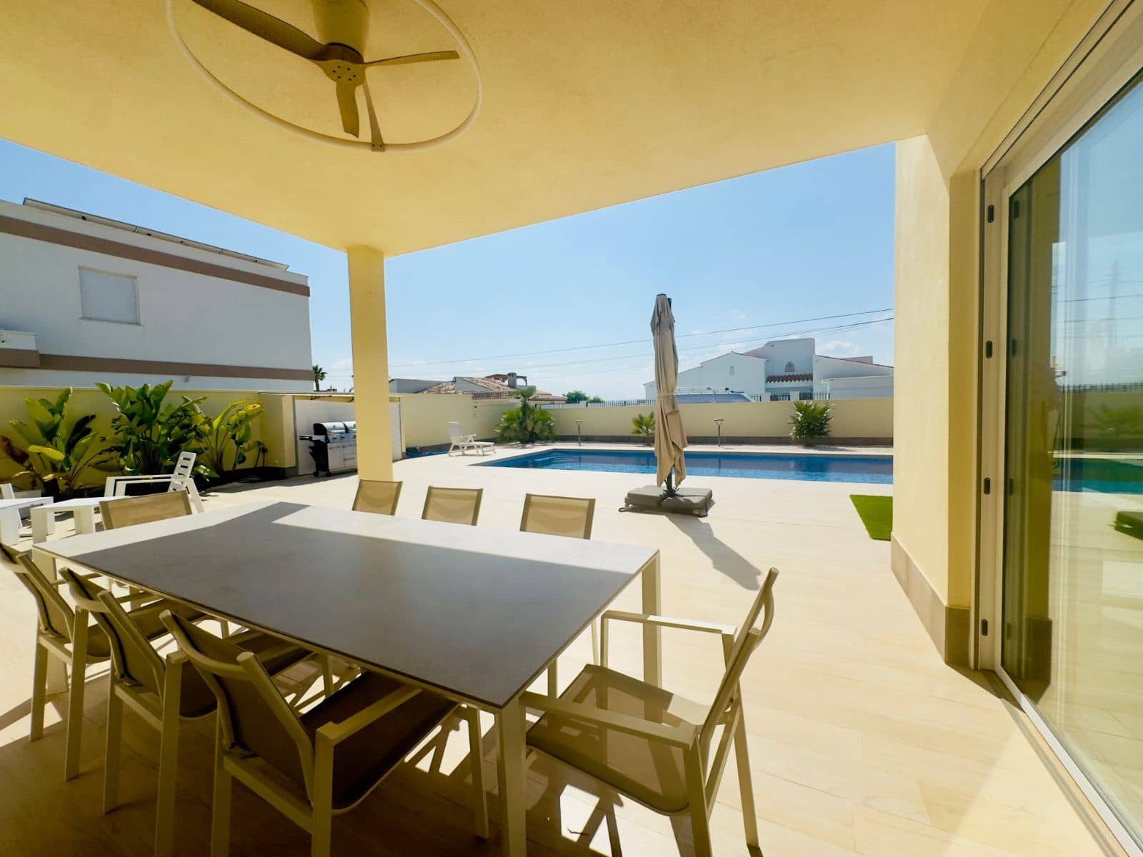 4 sovrum Villa till salu i Torrevieja med pool garage - 780 000 € (Ref: 9515333)
