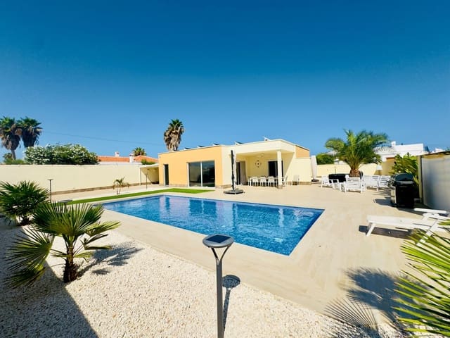 4 chambre Villa/Maison à vendre à El Chaparral - La Siesta - La Torreta, Torrevieja avec piscine garage - 780 000 € (Ref: 9515333)