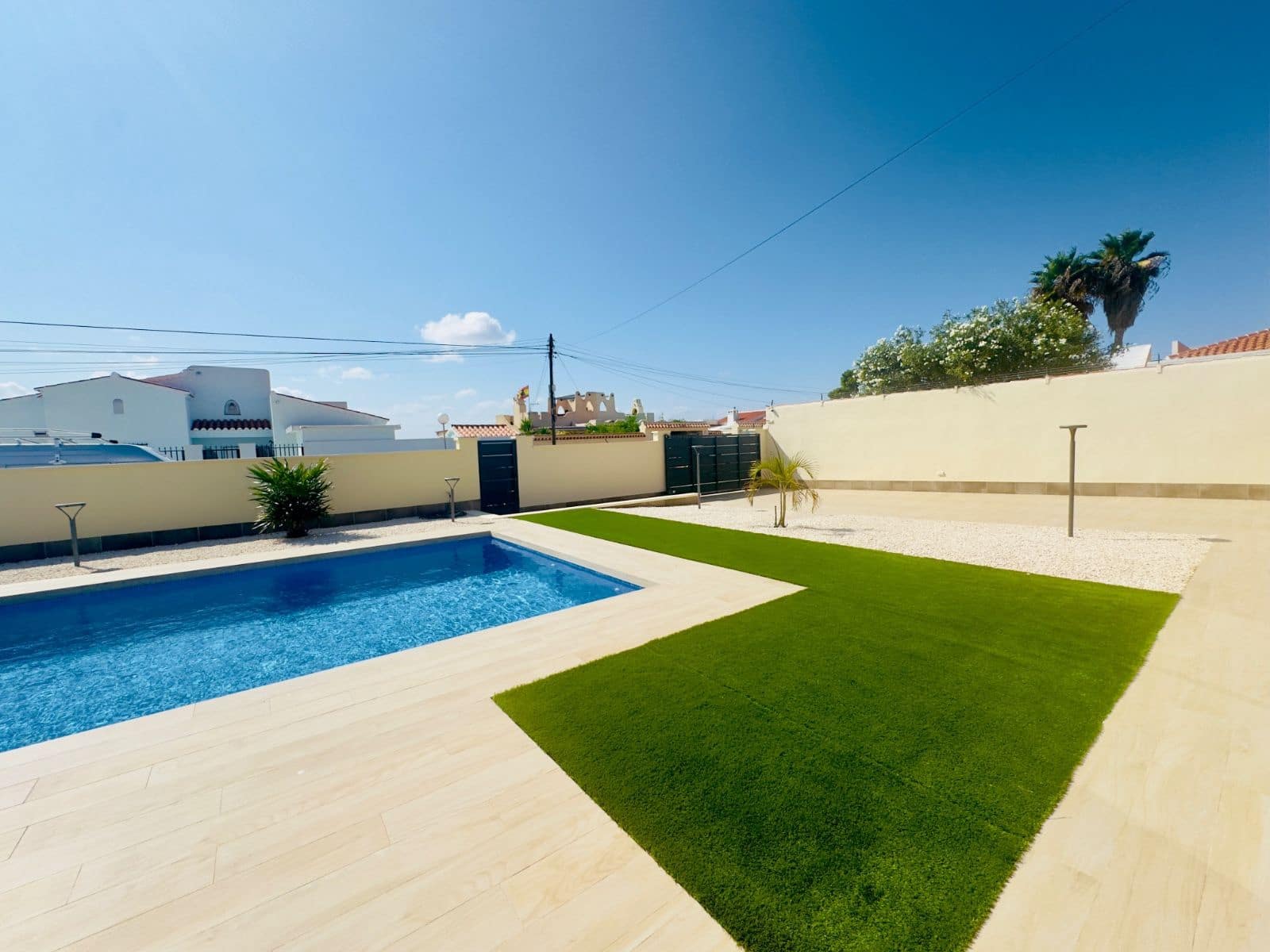 4 sovrum Villa till salu i Torrevieja med pool garage - 780 000 € (Ref: 9515333)