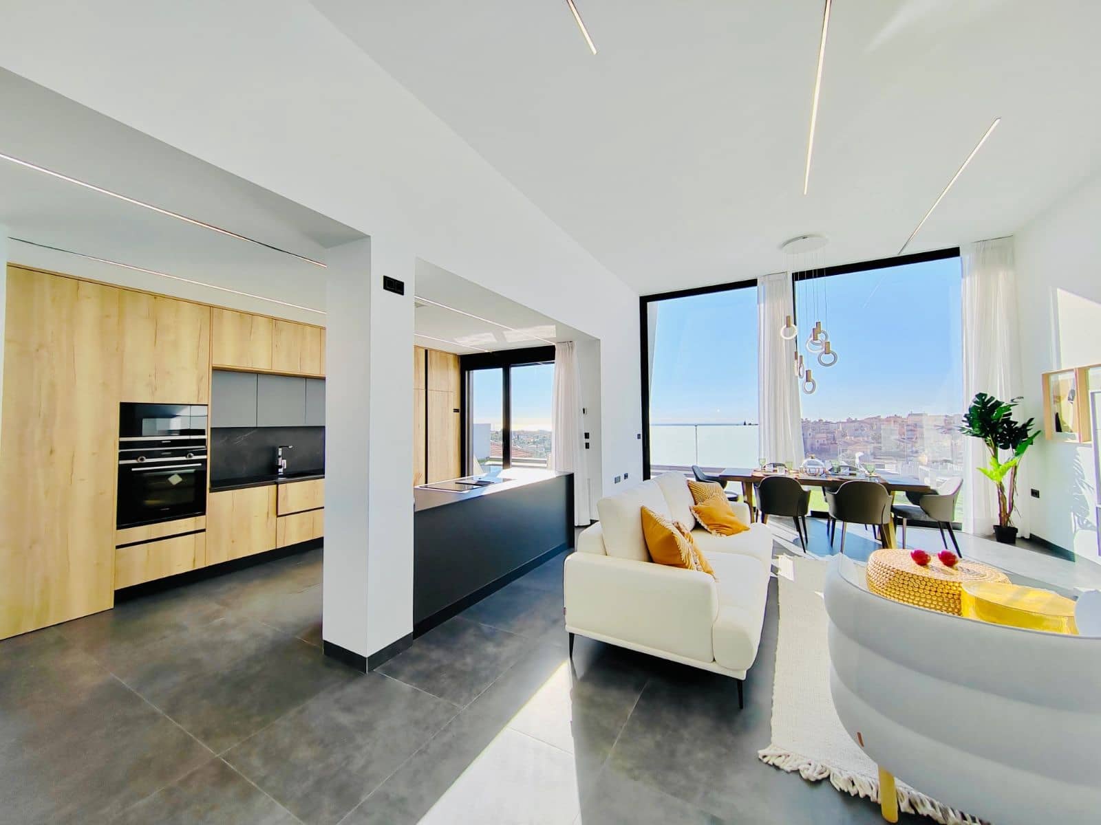 Chalet de 3 habitaciones en Orihuela en venta con piscina - 650.000 € (Ref: 9515335)