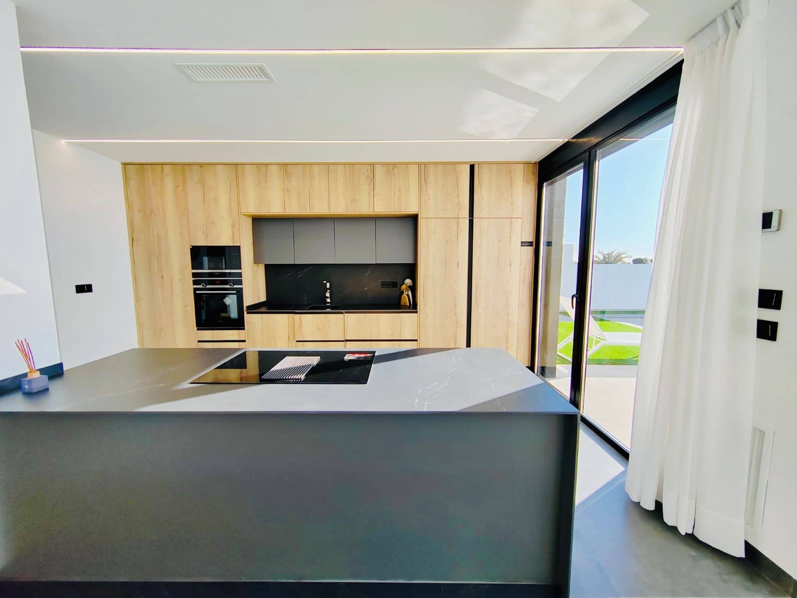 Chalet de 3 habitaciones en Orihuela en venta con piscina - 650.000 € (Ref: 9515335)