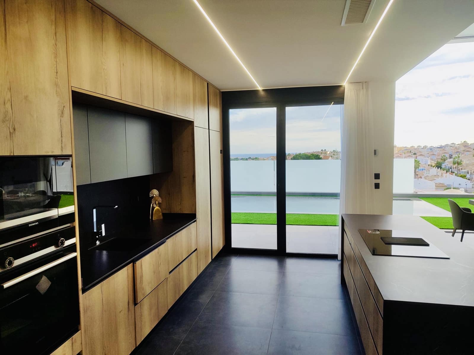 Chalet de 3 habitaciones en Orihuela en venta con piscina - 650.000 € (Ref: 9515335)