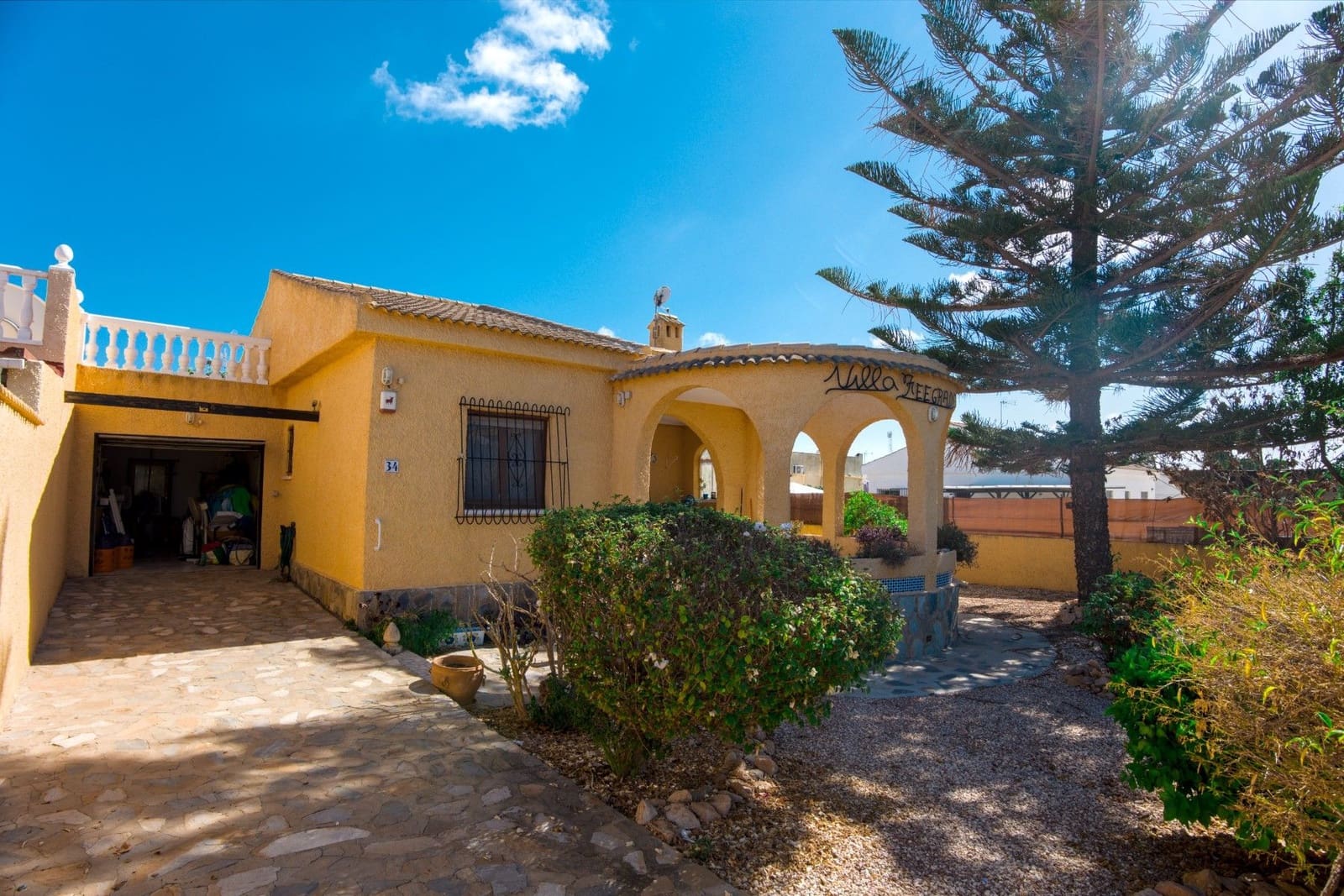 2 bedroom Villa for sale in Torrevieja - € 255,000 (Ref: 9515336)