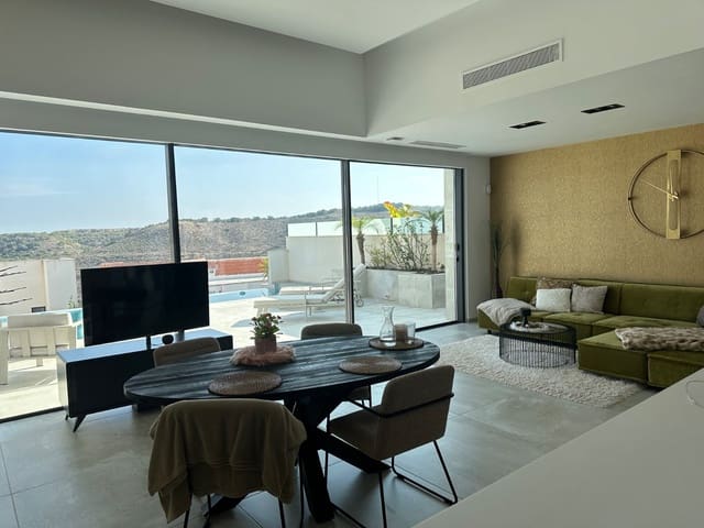 4 slaapkamer Villa te koop in Almoradí met zwembad garage - € 730.000 (Ref: 9515342)