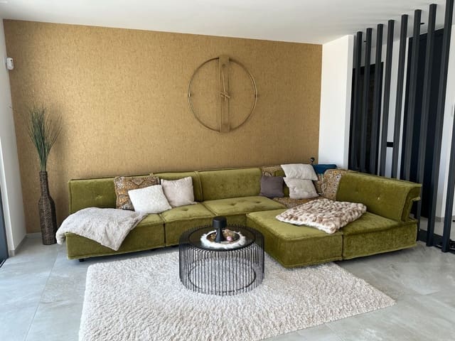 4 slaapkamer Villa te koop in Almoradí met zwembad garage - € 730.000 (Ref: 9515342)