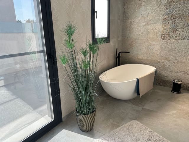 4 slaapkamer Villa te koop in Almoradí met zwembad garage - € 730.000 (Ref: 9515342)