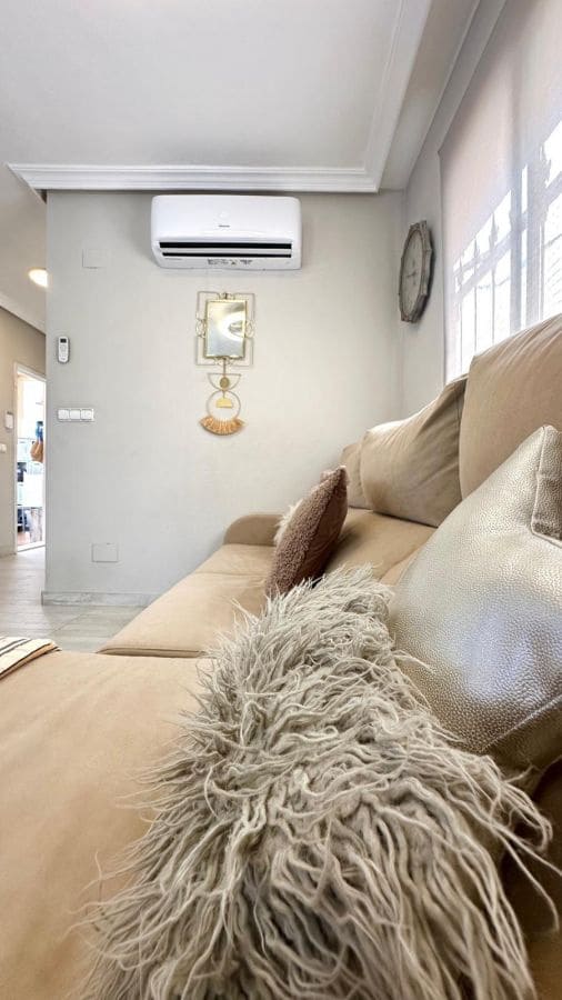 4 makuuhuone Huvila myytävänä paikassa Orihuela Costa mukana uima-altaan - 399 900 € (Ref: 9515349)