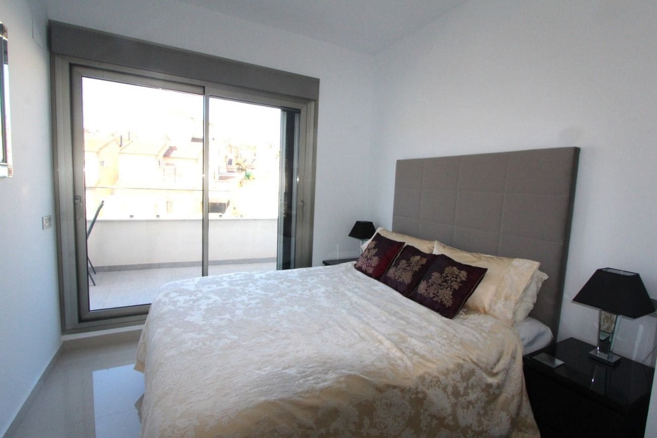 3 slaapkamer Villa te koop in Orihuela Costa met zwembad - € 549.995 (Ref: 9515354)