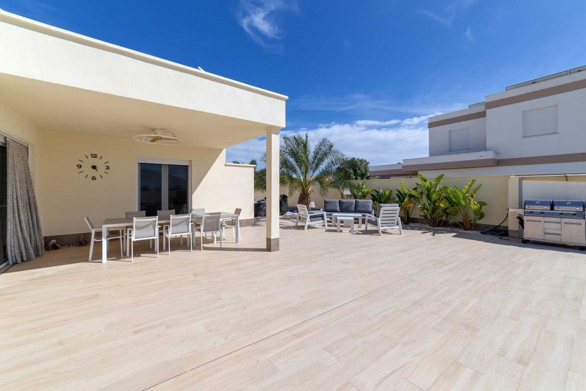 4 soverom Villa til salgs i Torrevieja - € 780 000 (Ref: 9515383)