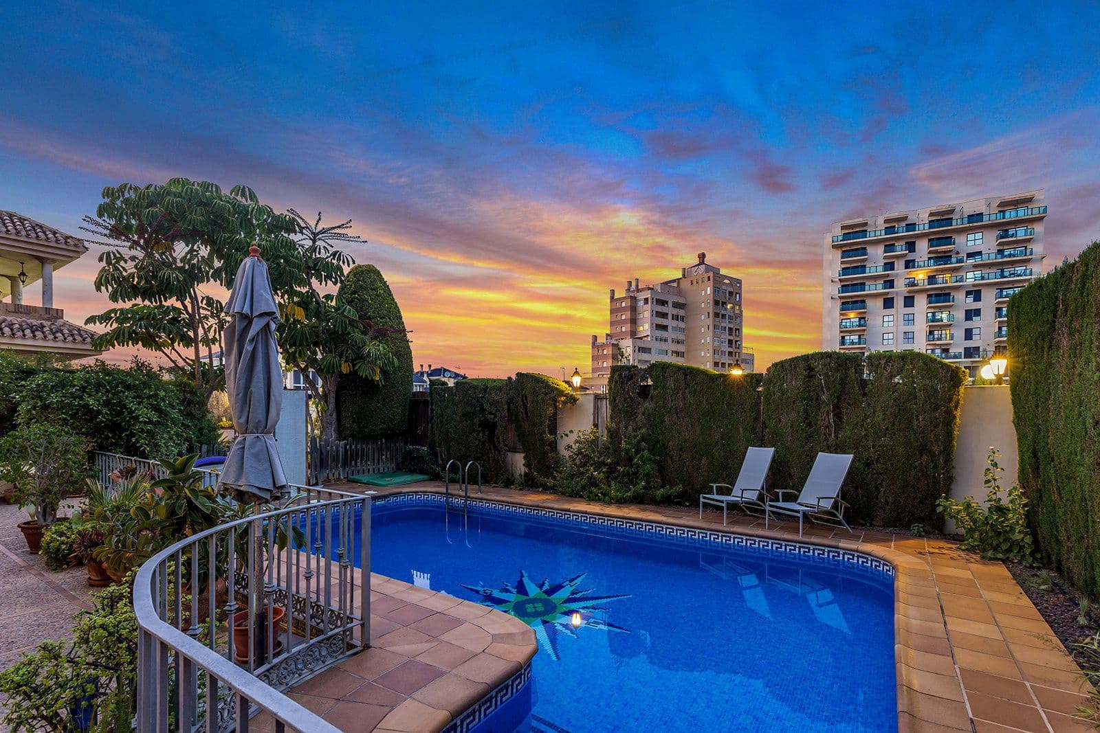 6 bedroom Villa for sale in La Veleta - € 2,490,000 (Ref: 9515397)