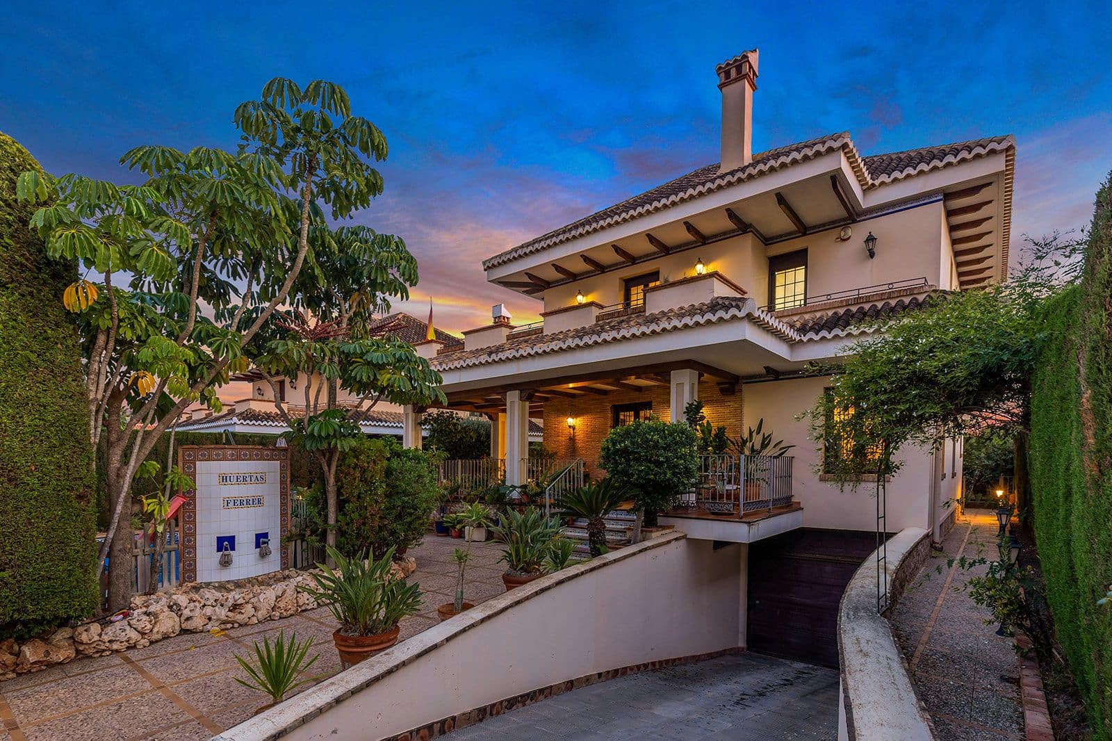 6 bedroom Villa for sale in La Veleta - € 2,490,000 (Ref: 9515397)