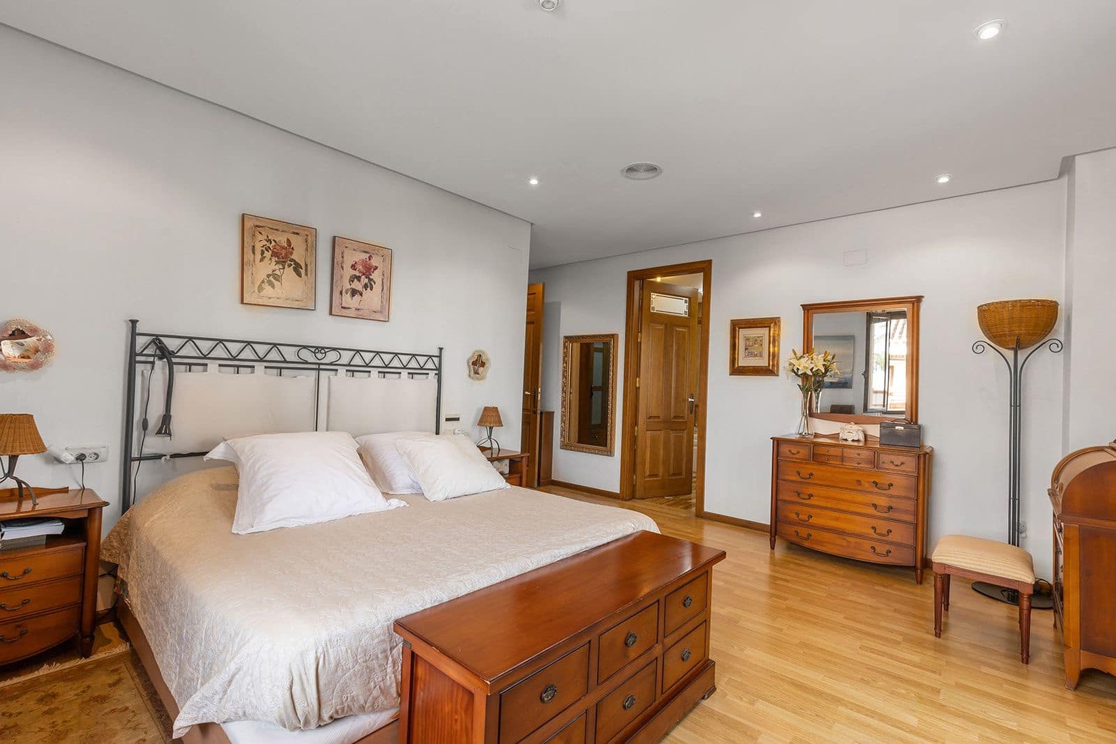 6 bedroom Villa for sale in La Veleta - € 2,490,000 (Ref: 9515397)