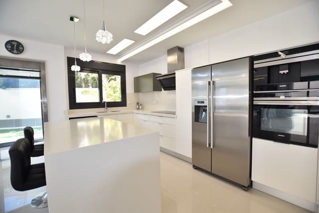 5 Zimmer Villa zu verkaufen in San Miguel de Salinas - 995.000 € (Ref: 9515405)