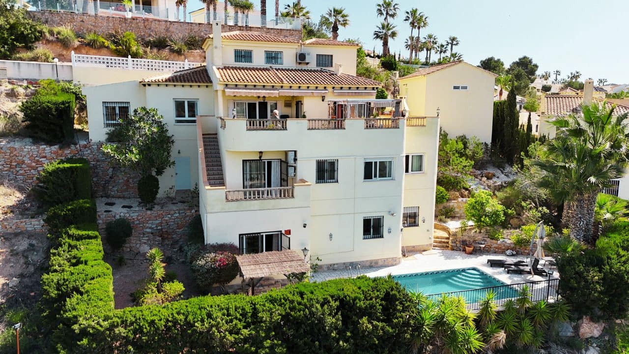 5 bedroom Villa for sale in Las Ramblas Golf with garage - € 635,000 (Ref: 9515432)