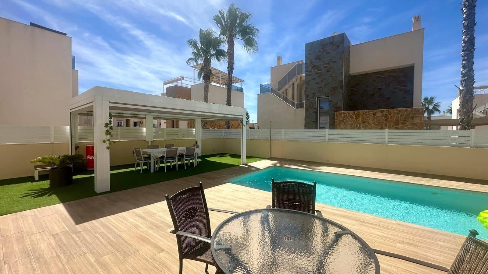 3 bedroom Villa for sale in Torrevieja with pool - € 749,000 (Ref: 9515455)