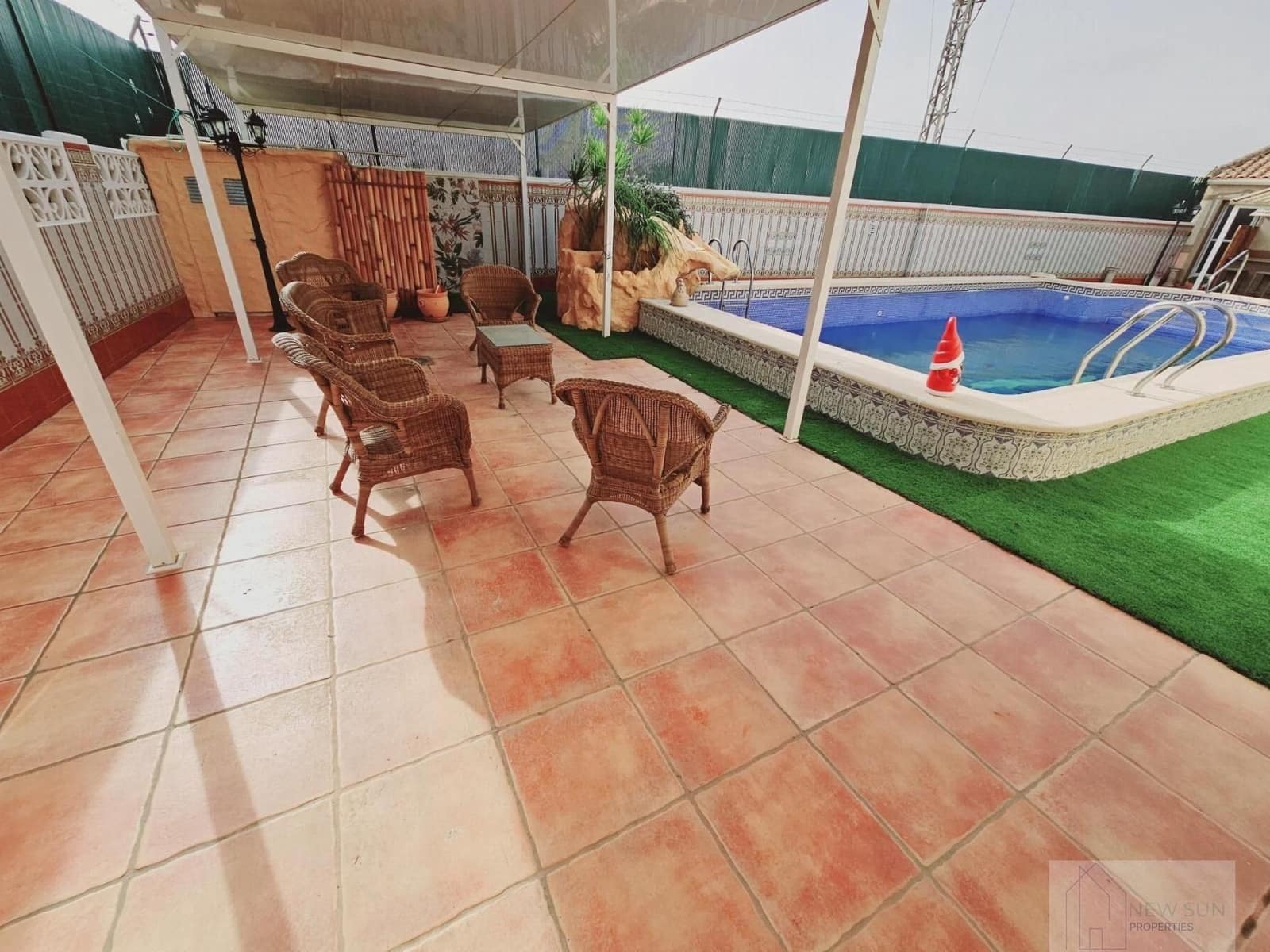 5 bedroom Villa for sale in Torrevieja with pool - € 689,000 (Ref: 9515461)