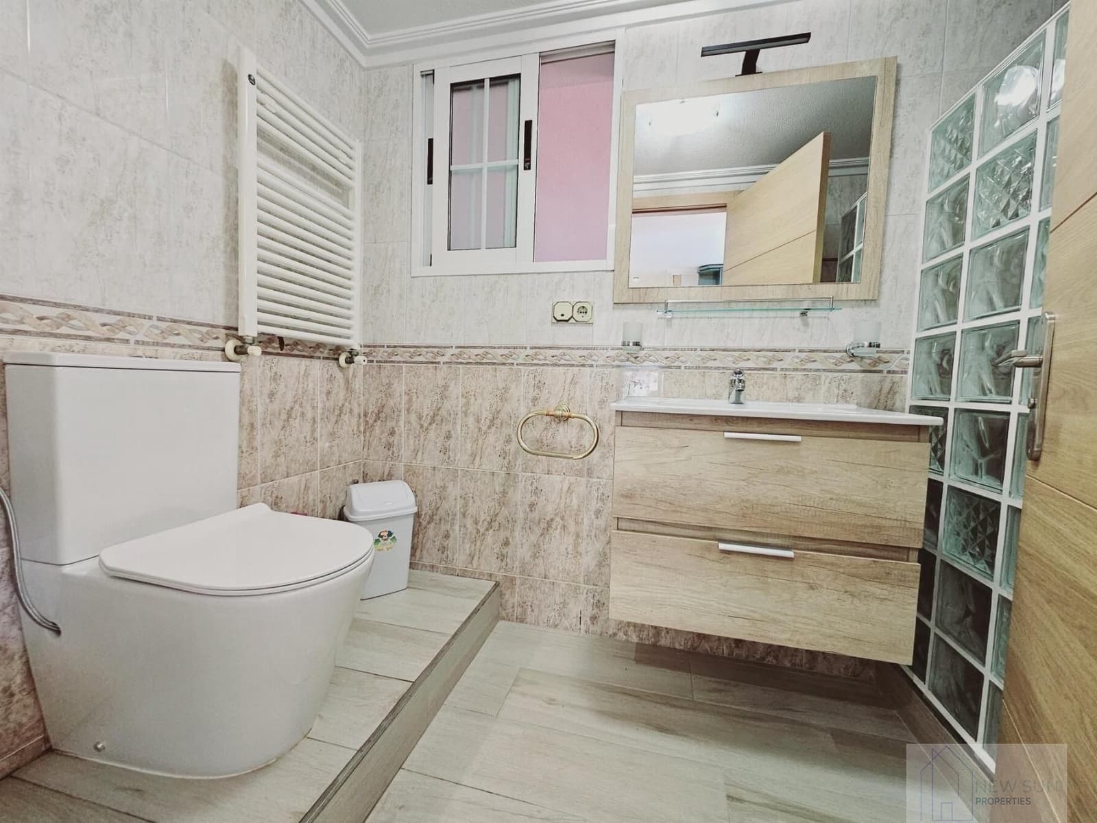 5 bedroom Villa for sale in Torrevieja with pool - € 689,000 (Ref: 9515461)